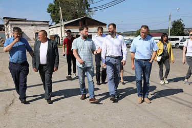 Спикер Заксобрания Иркутской области Александр Ведерников посетил хлебоприемное предприятие